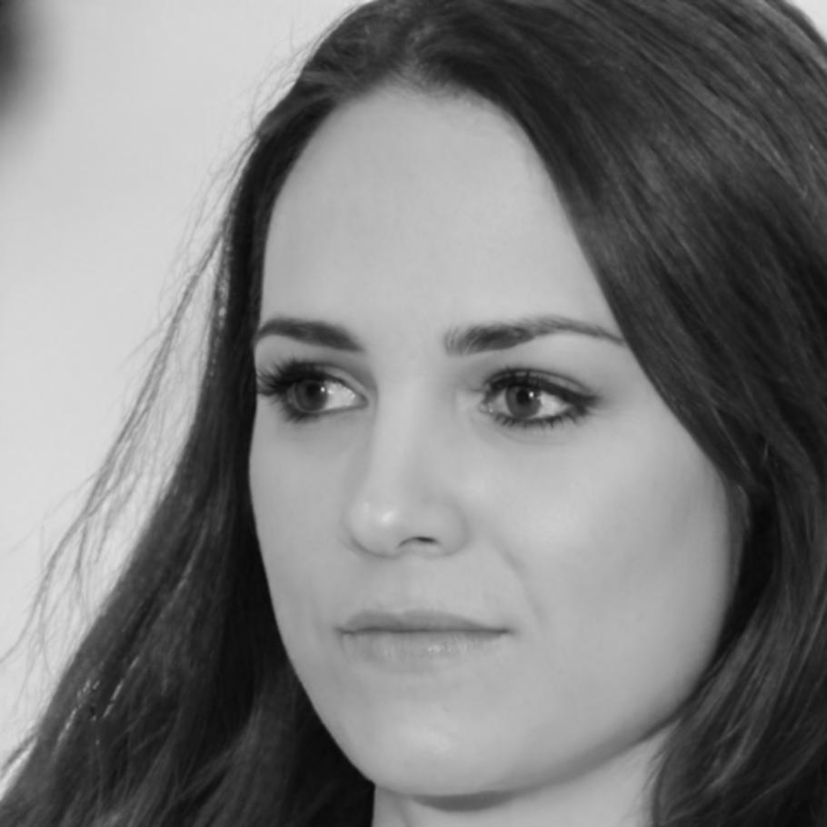 Finanzanalystin Sarah Müller spezialisiert auf Risikomanagement